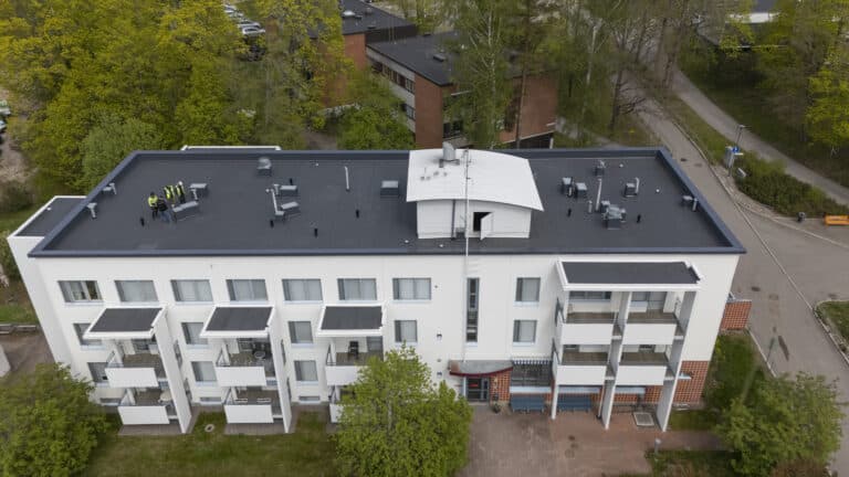 Espoon hoivakodin kattoremontti – bitumikaton saneeraus ja kattotyöt ammattilaiselta